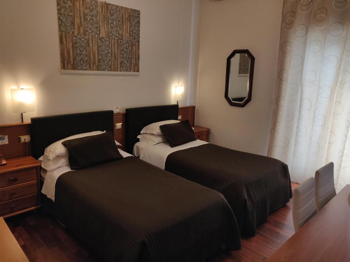 Hotel Il Rustichello Lonato Ngoại thất bức ảnh