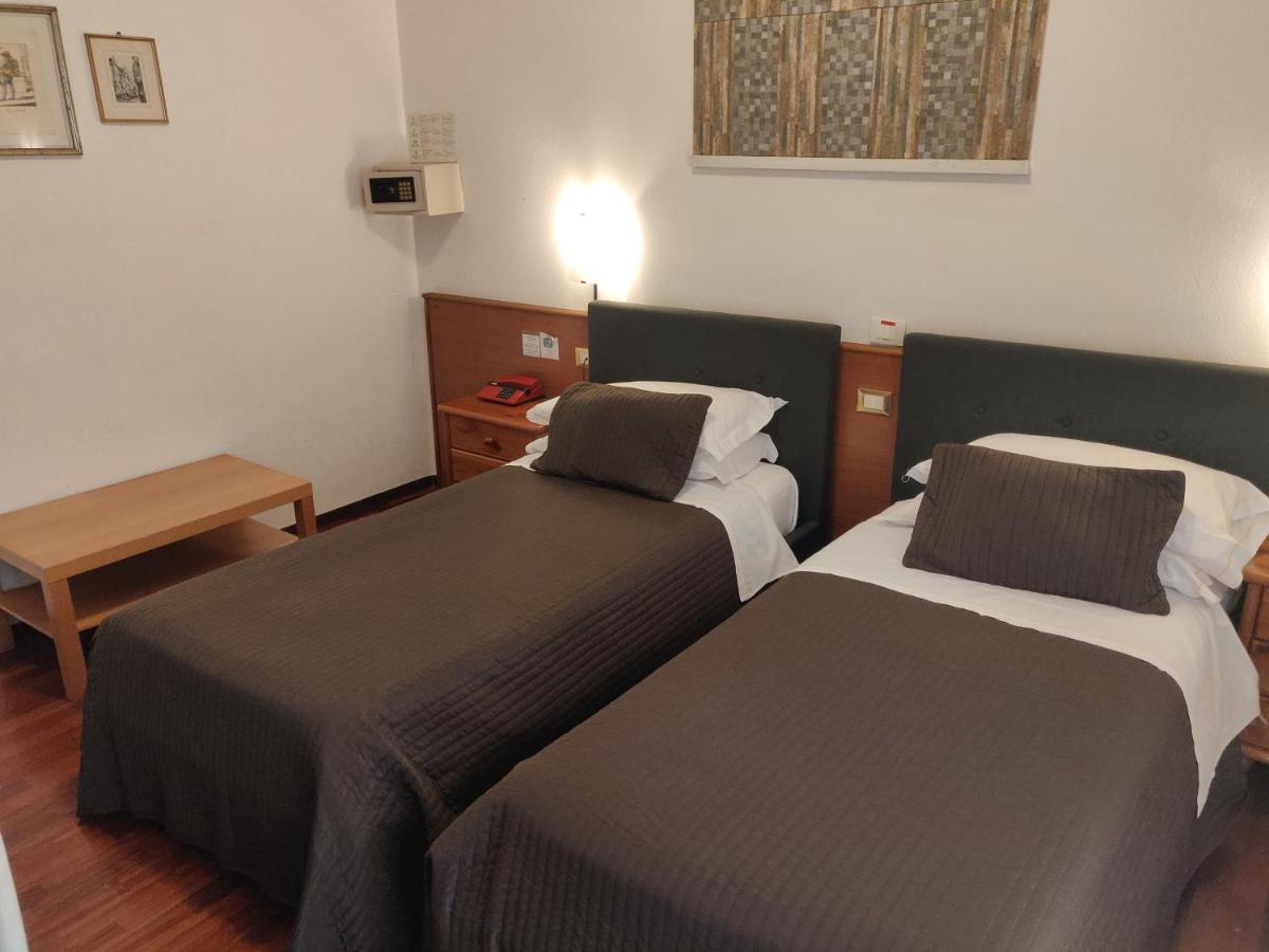Hotel Il Rustichello Lonato Ngoại thất bức ảnh