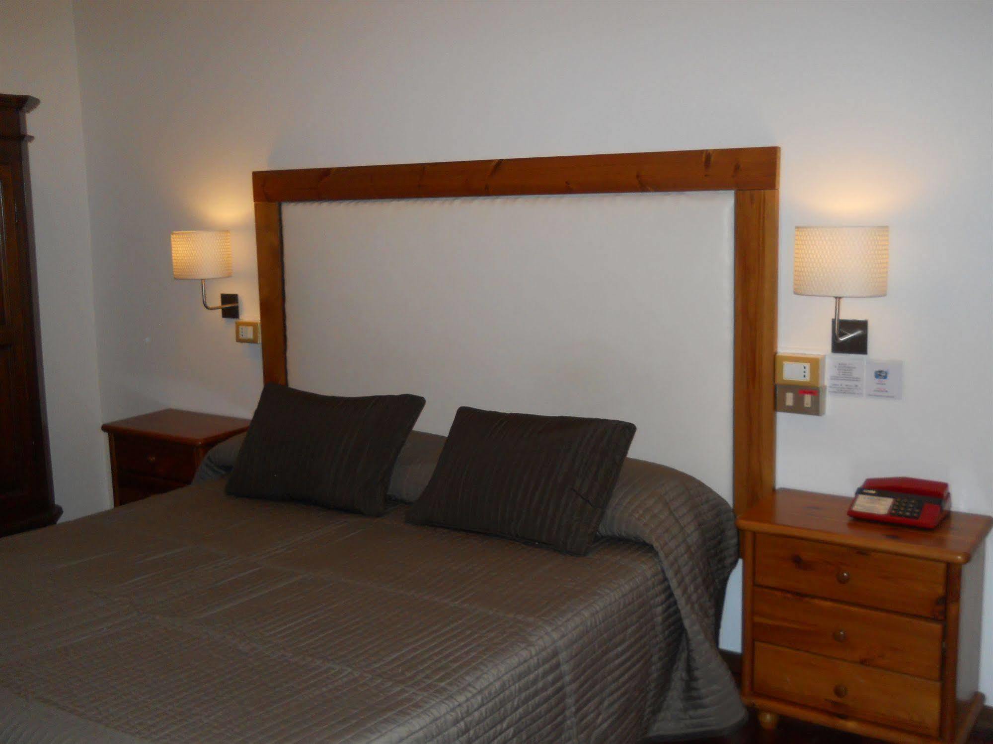 Hotel Il Rustichello Lonato Ngoại thất bức ảnh