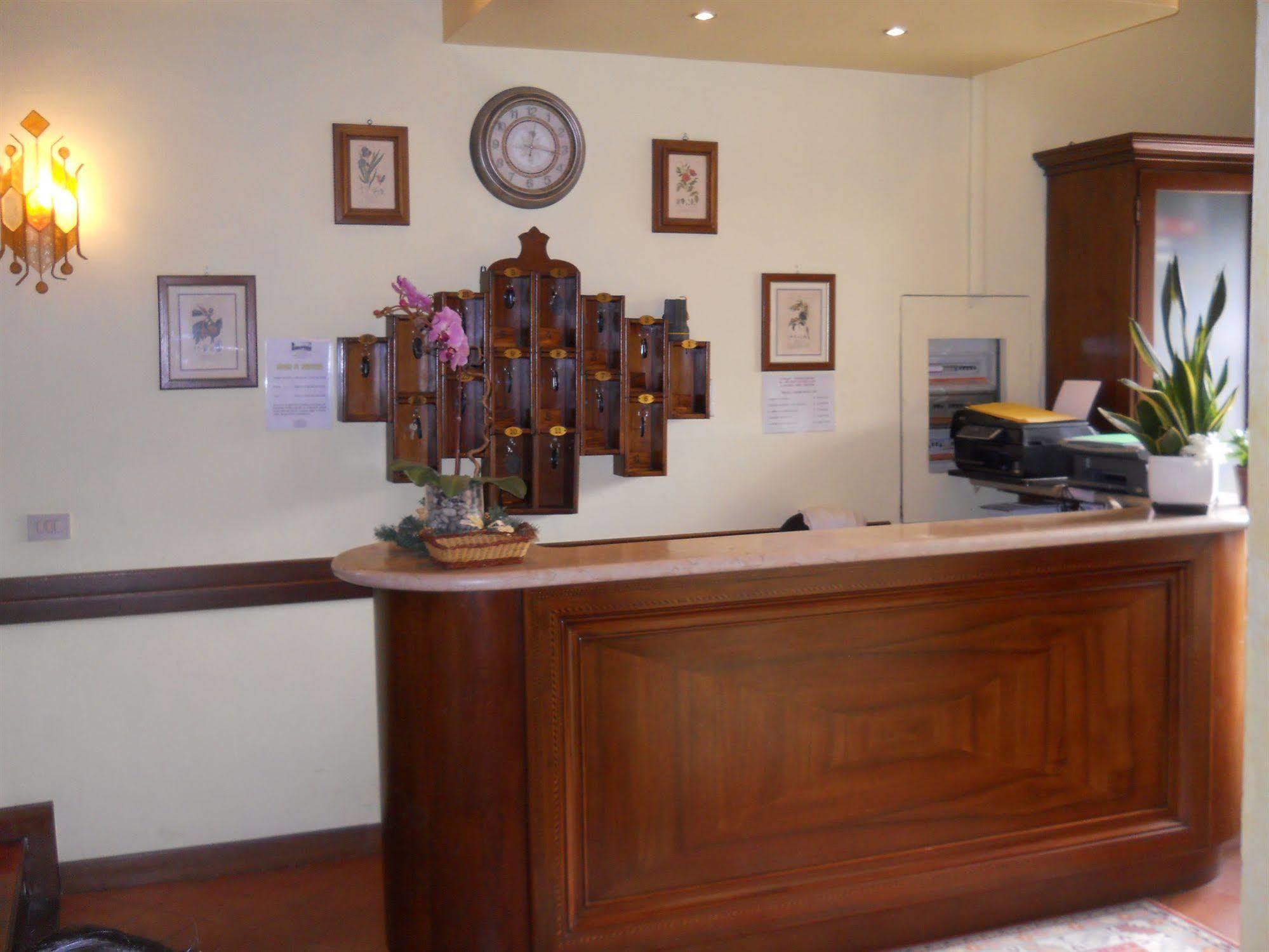 Hotel Il Rustichello Lonato Ngoại thất bức ảnh