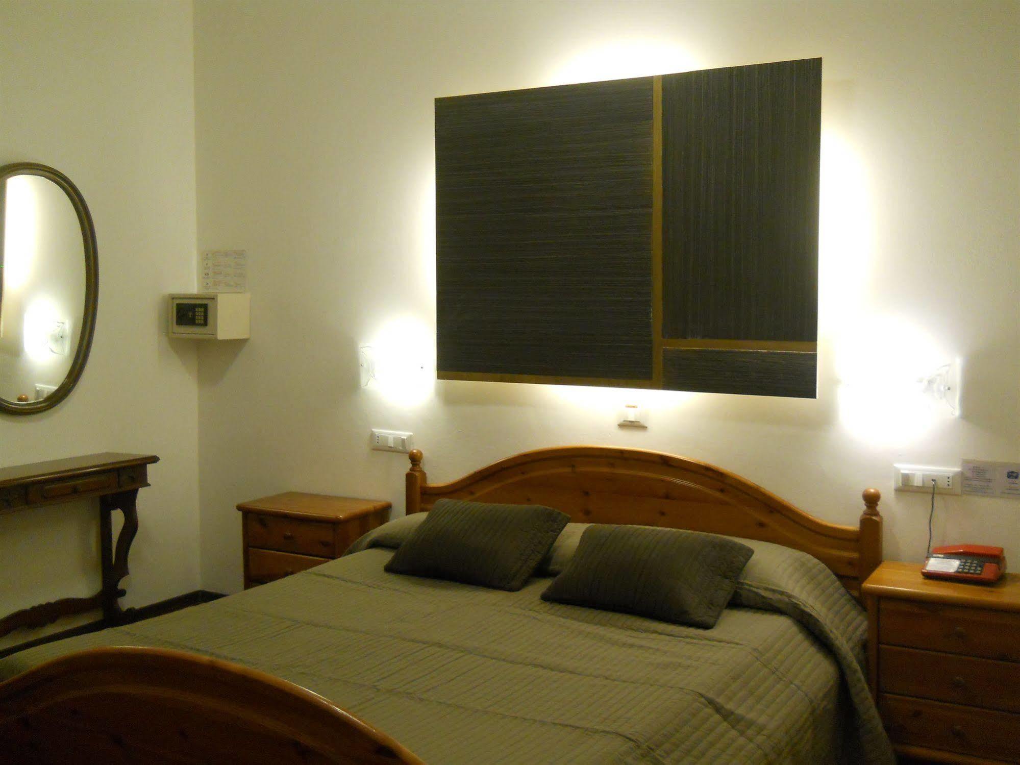 Hotel Il Rustichello Lonato Ngoại thất bức ảnh