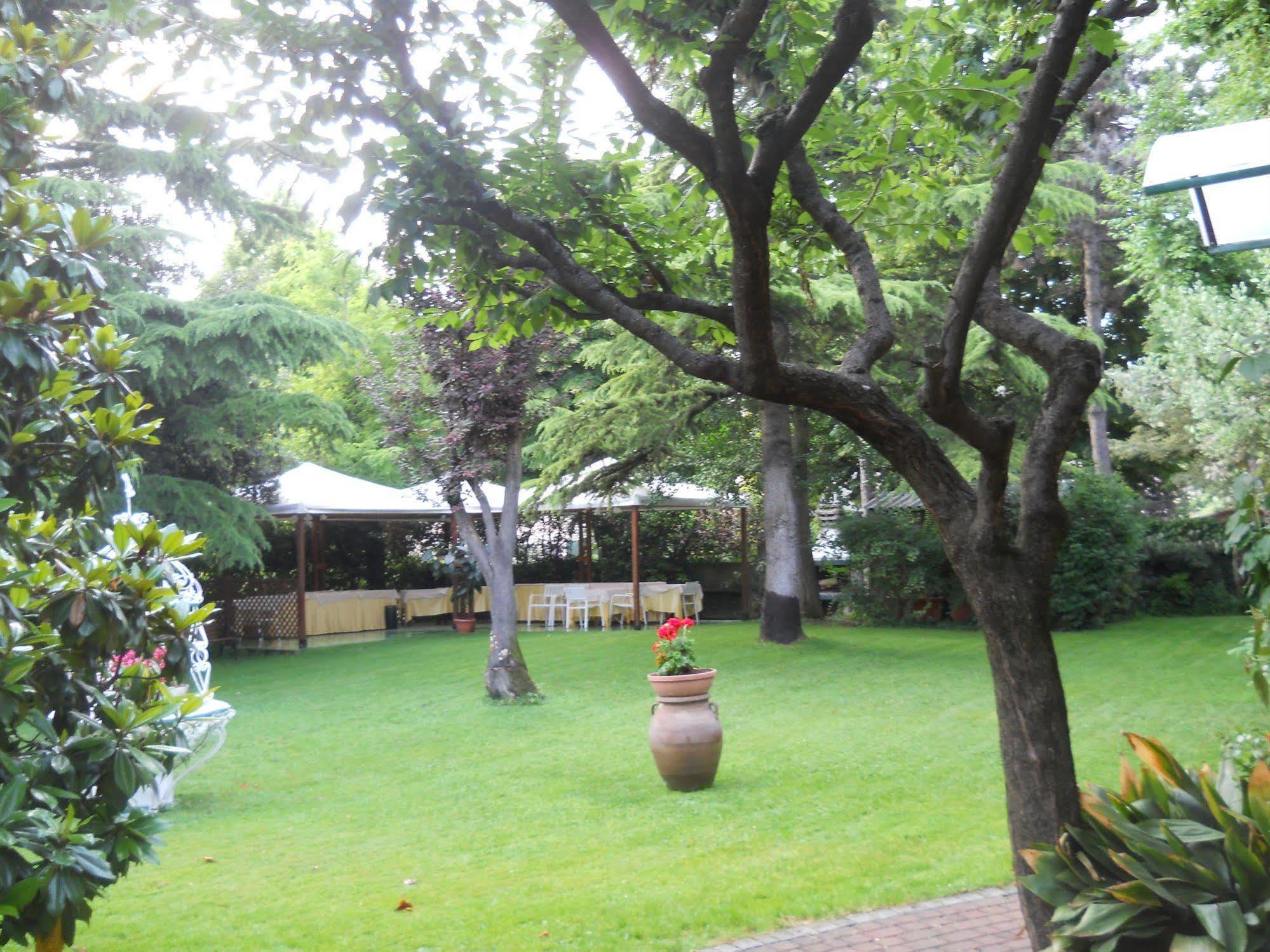 Hotel Il Rustichello Lonato Ngoại thất bức ảnh